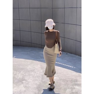 Set áo body ôm và váy len đuôi cá( sẵn )