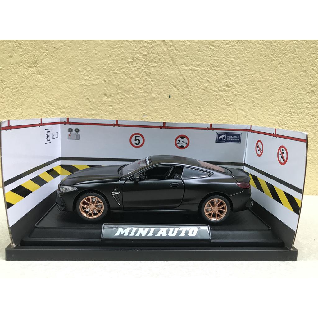 Mô hình xe ô tô BMW M8 2022 - 1:32