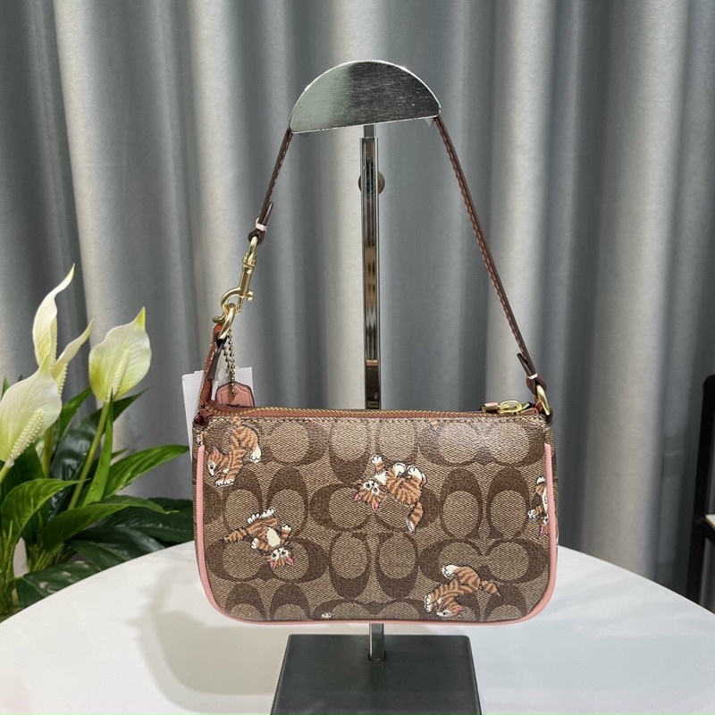 TÚI COACH NOLITA 19 WITH DANCING KITTEN CC418