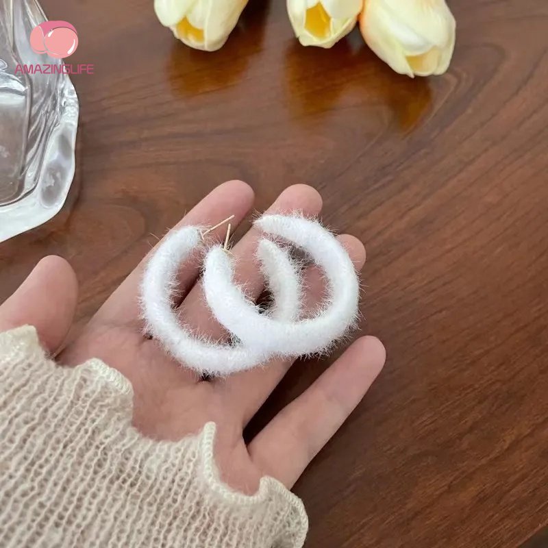 Khuyên Tai Tròn Lớn Phủ Lông Nhung Cao Cấp Thời Trang Thu Đông Dành Cho Nữ