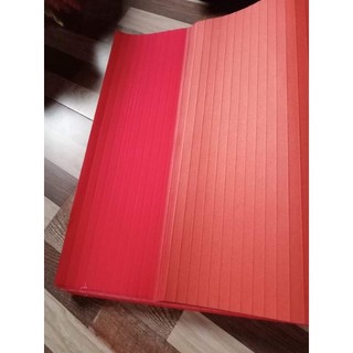 Giấy đỏ gấp quạt , có nếp gấp sẵn