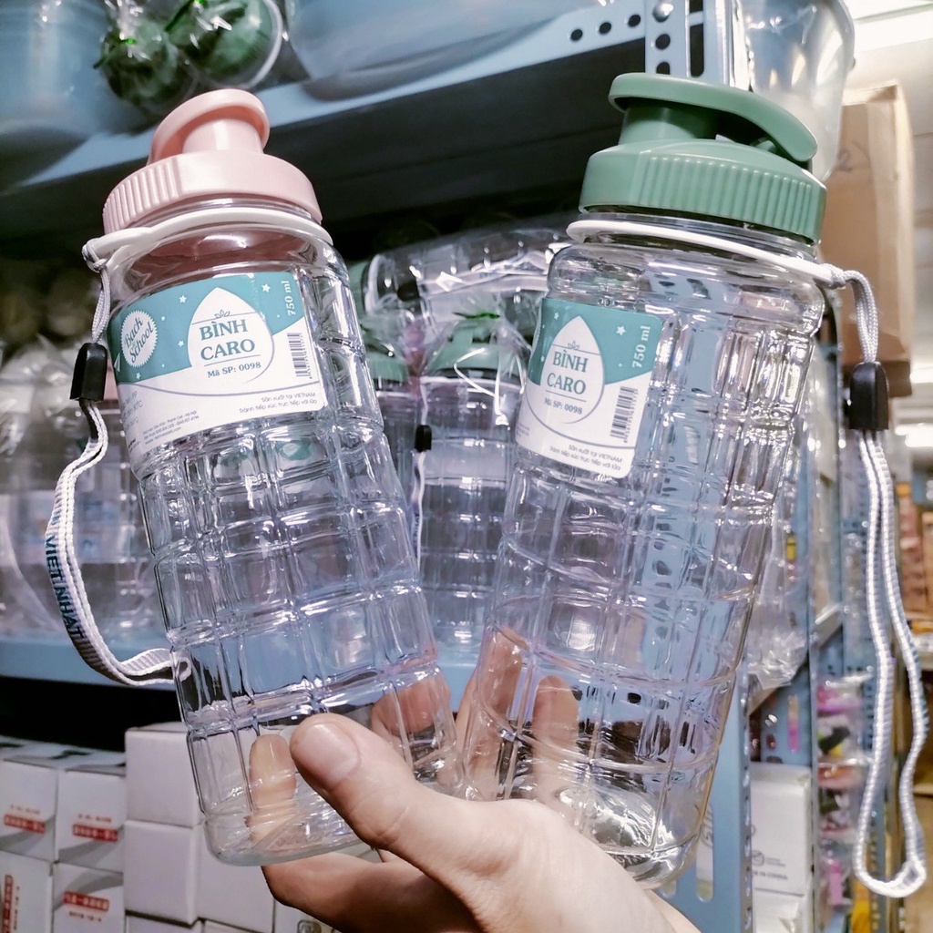Bình Nước Caro Việt Nhật Nhựa Cao Cấp 750ml - Có Dây Treo Siêu Tiên Lợi Bền