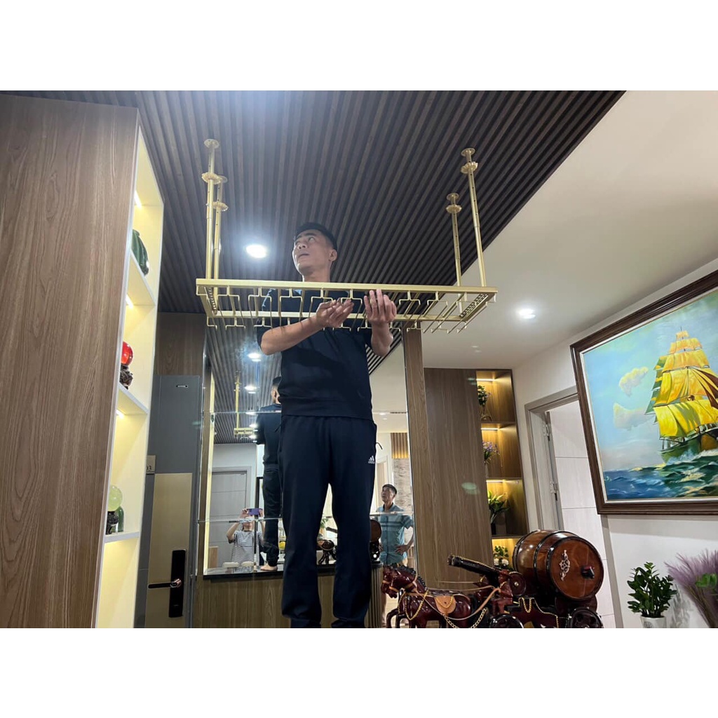 Giá treo ly quầy bar
