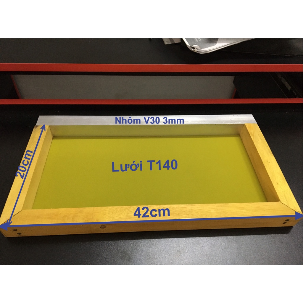 Khung in ly 42x20 lưới T140 và chụp logo in theo yêu cầu