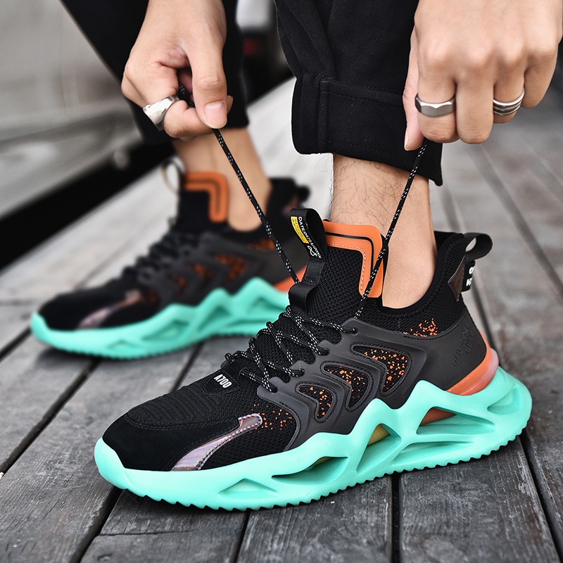 Giày Thể Thao Nam Đế Cao TT09 Màu Đen Đế Xanh