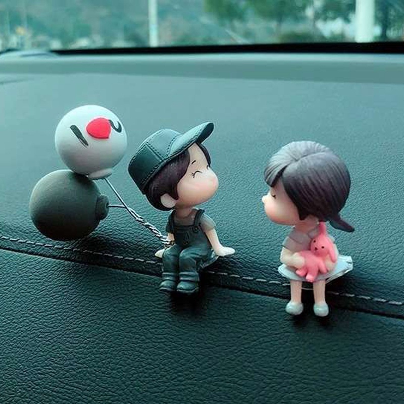 Mô Hình Cặp Đôi Hôn Nhau Dễ Thương Trang Trí Bảng Điều Khiển Xe Hơi