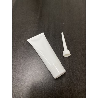 Tuýp nhựa nền trắng 50ml (Fi30) (Bộ nắp vặn và vòi)
