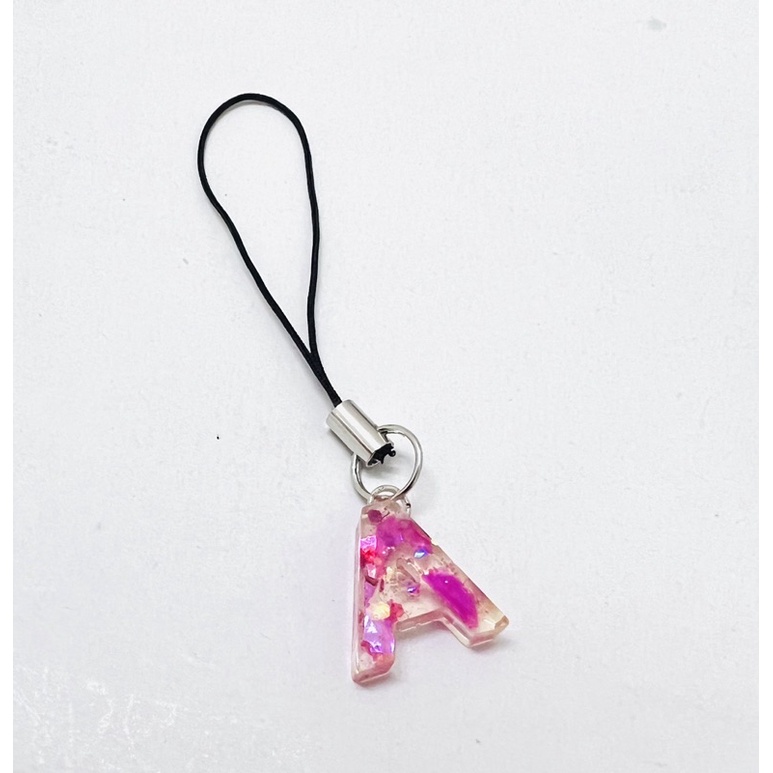 Móc khóa dây chữ cái nhũ hồng keo epoxy trong suốt