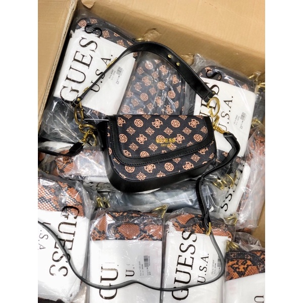 Túi guess dáng yên ngựa
