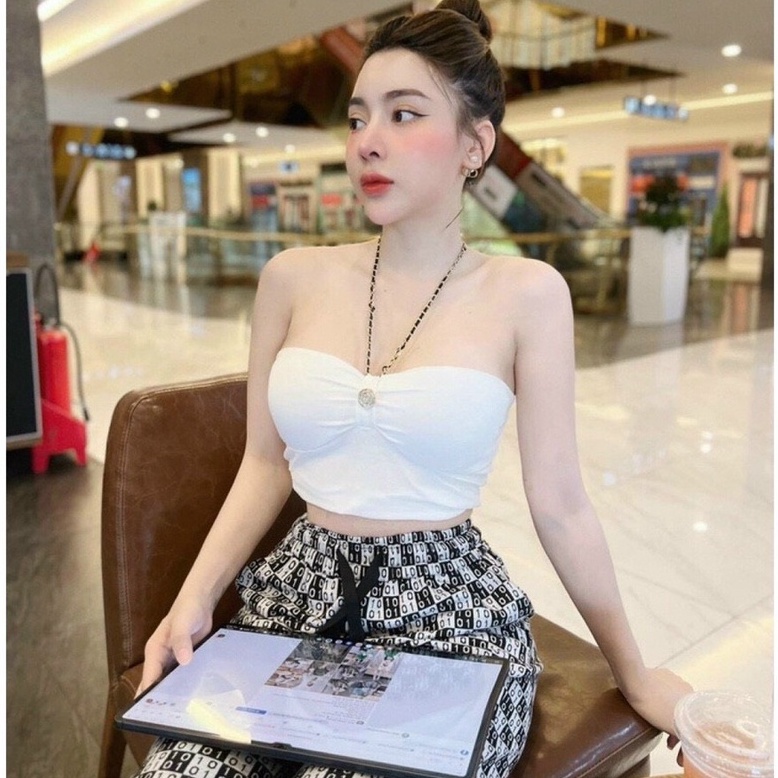 Áo kiểu 1 nút giữa ngực 2 dây xích chéo cổ kiểu dáng croptop cực hot , chất thun bozip dày dặn có mút