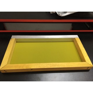 Khung in ly 42x20 lưới T140 và chụp logo in theo yêu cầu