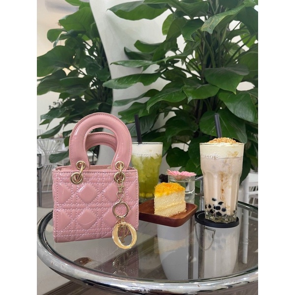 Túi đeo chéo mini lady da bóng kèm chùm
