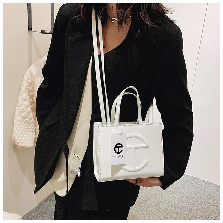 Túi Xách Đeo Vai Hình Chữ T Hoạ Tiết Chữ Dập Nổi Phong Cách Vintage