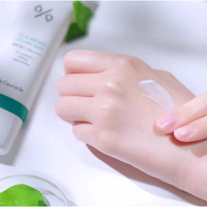 Kem Chống Nắng Làm Dịu Da, Ngăn Ngừa Khói Bụi, Dành Cho Da Nhạy Cảm Dr.Ceuracle Cica Regen Vegan Sun SPF50+/PA++++ 50ml