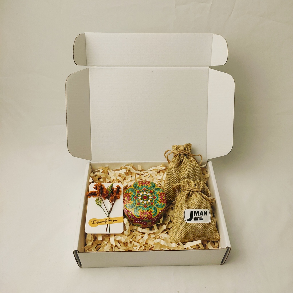 Set quà tặng nam gồm nến thơm, túi thơm