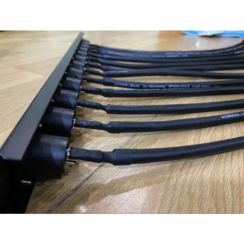 Thanh panel bắt sẵn Jack loa gắn tủ máy .Thanh panel 12lỗ