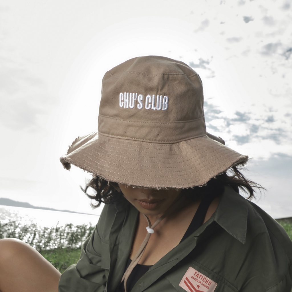 TATICHU - Nón tai bèo kaki có dây rút thêu chữ - Chu's Club Khaki Bucket