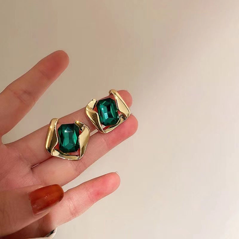 Bông Tai Hình Vuông Đính Ngọc Lục Bảo Phong Cách