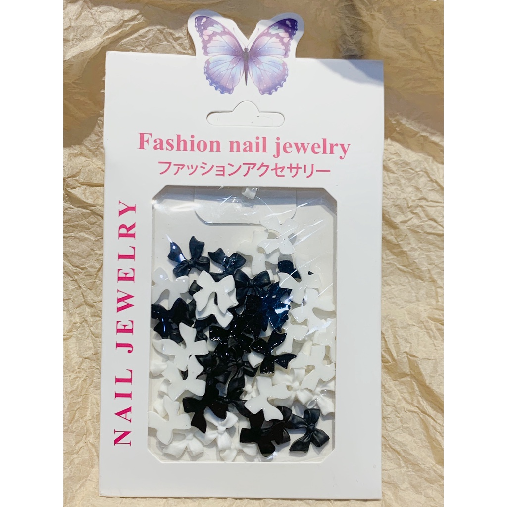 Charm nơ đen-trắng đính móng 50 cái