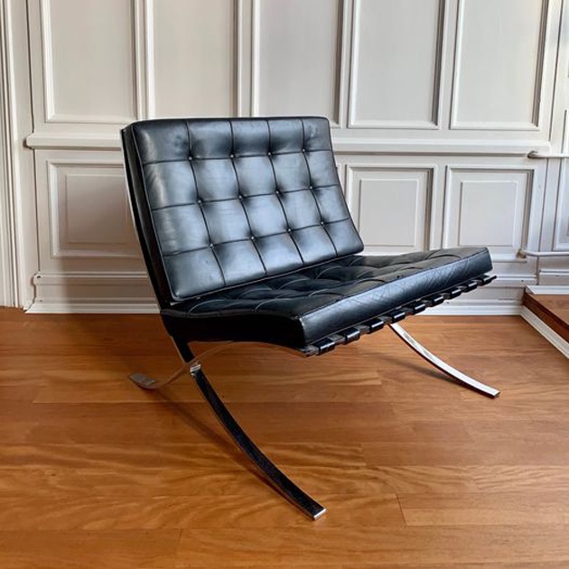 Ghế chân inox đệm bọc da Barcelona