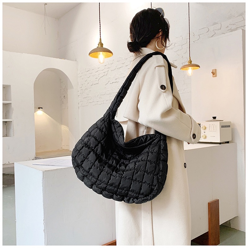 Có thể bán buôn Túi đeo vai dung tích lớn Phong cách  đơn giản nhẹ nhàng thiết kế xếp ly Messenger để sử dụng hàng ngày Đi du lịch mua sắm Ilikebag Hàng giao ngay