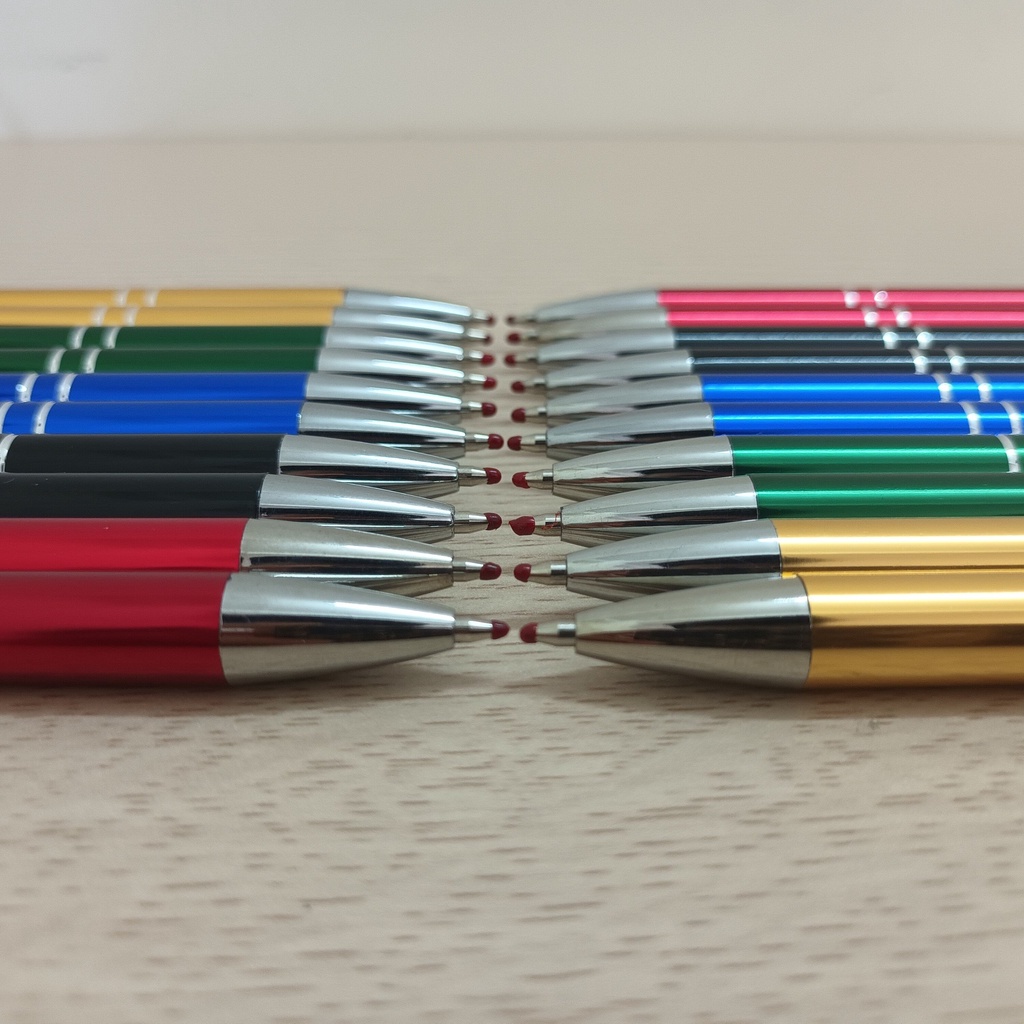 Bút ký kim loại, ngòi bi mực gell nước.Mực xanh trơn thuận tiện tiện viết hay ký.