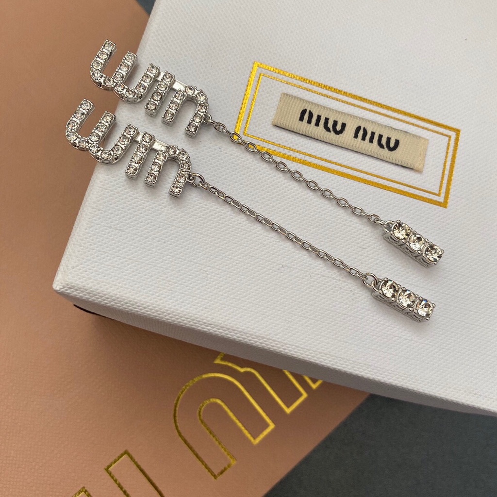 Miumiu Khuyên Tai Thép Titan Đơn Giản Thanh Lịch / Cá Nhân / Tinh Tế / Chữ Cái Cho Nữ