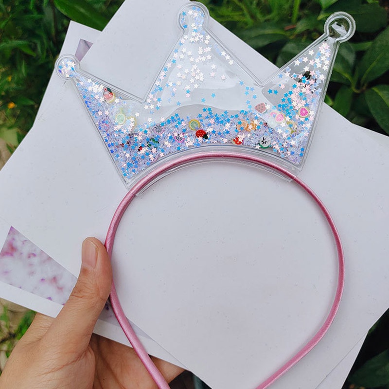 Băng Đô Cài Tóc Hình Vương Miện Bằng Nhựa Trong Suốt Đính Kim Sa Lấp Lánh Cho Bé Gái