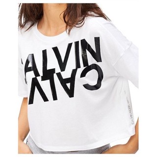Áo crop top C K
