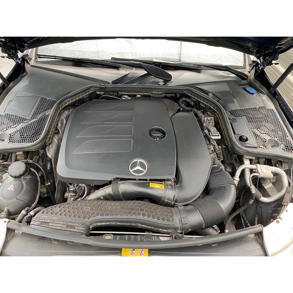 KN 33-3142 Lọc gió động cơ Mercedes-Benz C180, C200, C300, CLS350, E200, E300, E350, GLC200, GLC300, GL