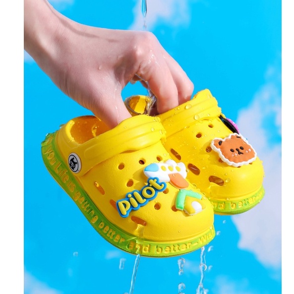 Dép Sục Cho Bé, Sục Cross Bé Trai Bé Gái Từ 1-3 Tuổi Siêu Nhẹ Mềm Êm Chân Chống Trơn Trượt