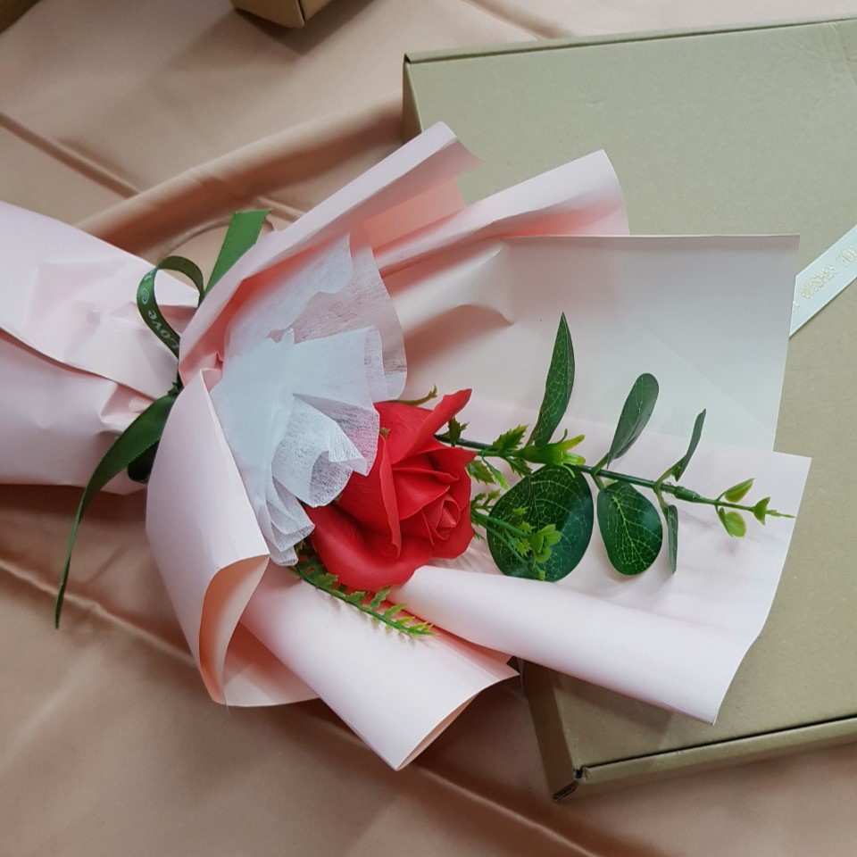 Bó hoa sáp thơm kèm lá táo sinh động QUÀ TĂNG Ý NGHĨA CHO NGƯỜI THƯƠNG