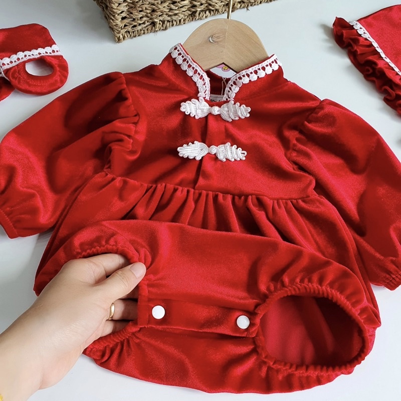 Body Nhung Đỏ Cổ Tàu NHÍM XÙ KIDS Cho Bé Gái Sơ Sinh, Đầy Tháng, Thôi Nôi Chất Nhung The Mềm Mịn B045