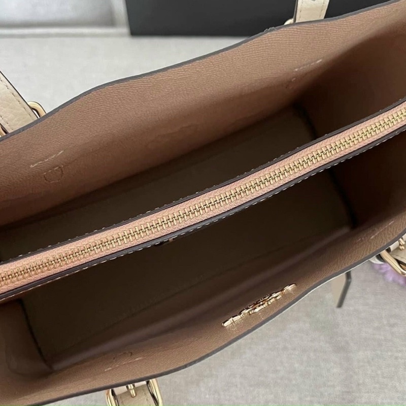 Túi Coach Mollie tote