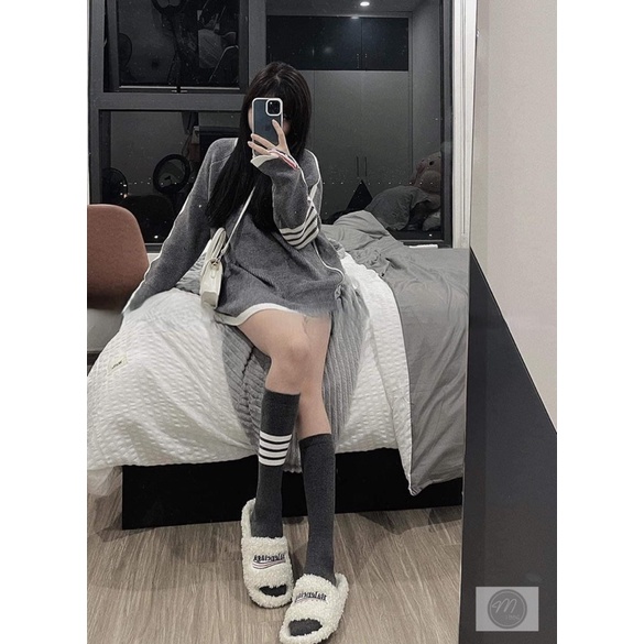 Áo len tay kẻ kèm tất