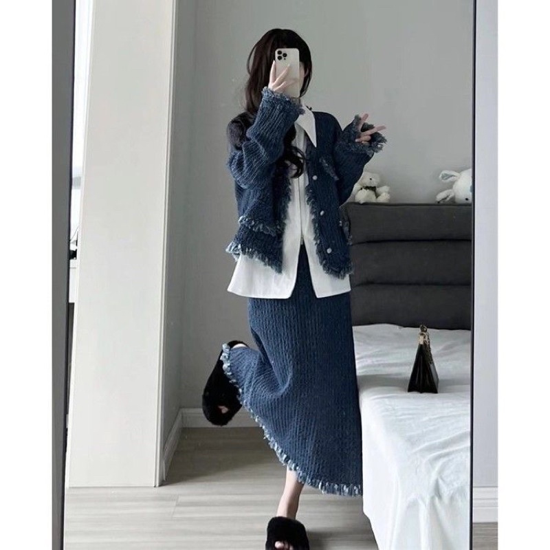 Set bộ áo khoác vải tweed, chân váy dáng dài, áo sơ mi trắng chất dày dặn màu jean viền tua rua
