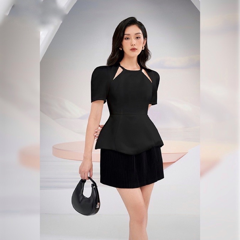 Áo sơ mi dáng peplum cut - out chất liệu tuyết mưa màu đen