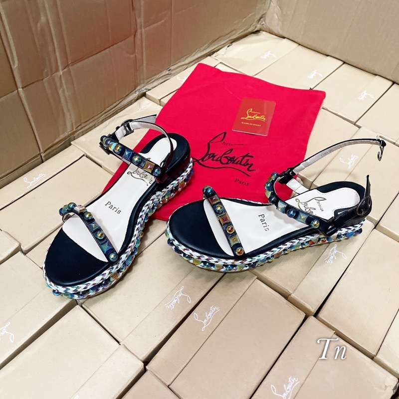 ✨✨✨Sandan đinh tán Louboutin về 3 màu new cực sang (3 màu đen,bach và vàng video shop tự quay và chụp ảnh)