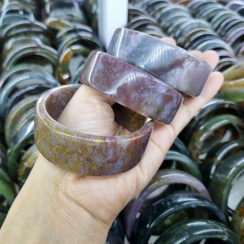 Vòng tay nguyên khối bản vuông băng thủy tảo