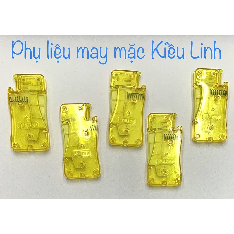 Dụng cụ xỏ kim.