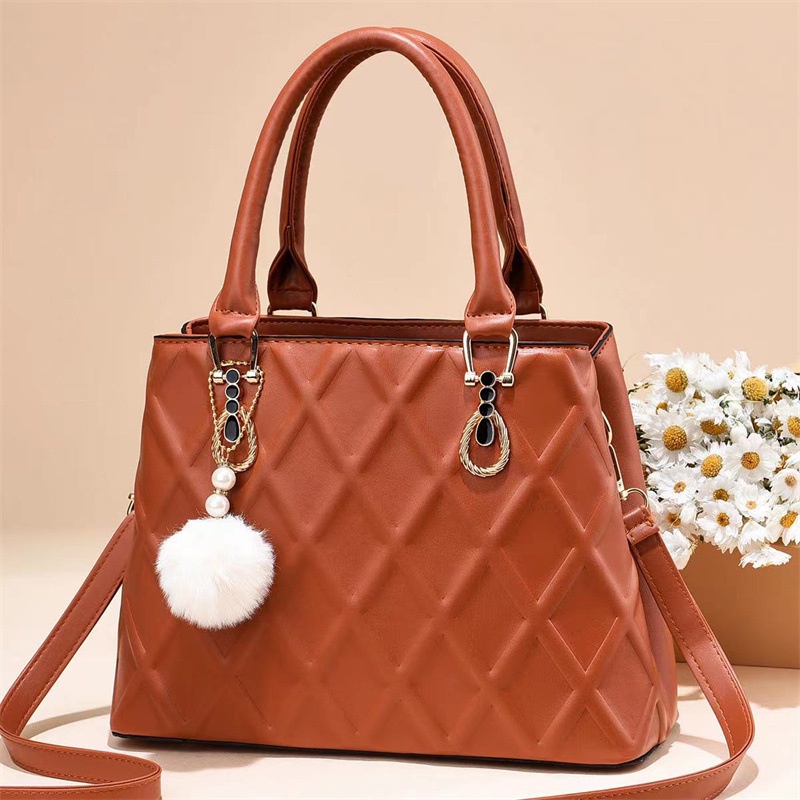 Ielgy Túi bucket Đeo Chéo Vai Gắn Quả Bông Sọc Hình Thoi Dành Cho Nữ