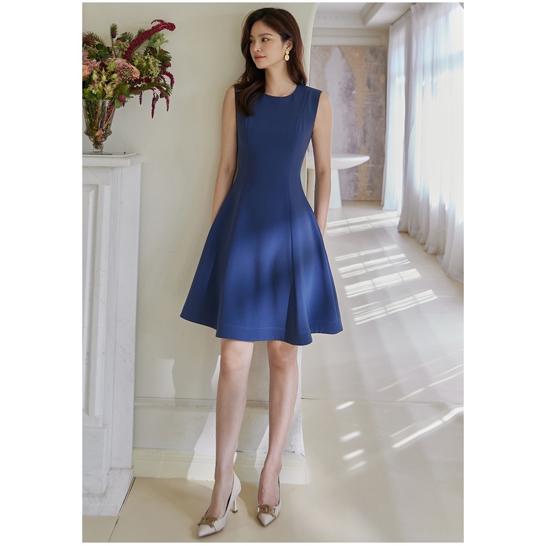 Đầm xoè trơn tối giản cổ tròn sát nách nhẹ nhàng