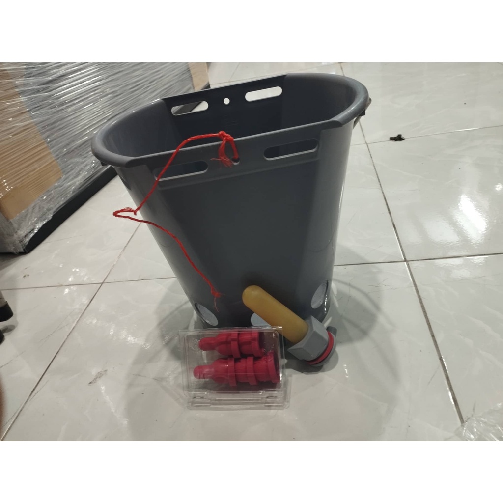 Bình cho dê con bú sữa 5 núm 8 lít - Đức