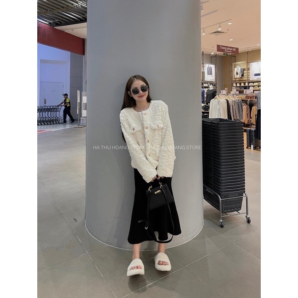 Set đầm đen 2 dây màu đen kèm áo khoác lông trắng kem