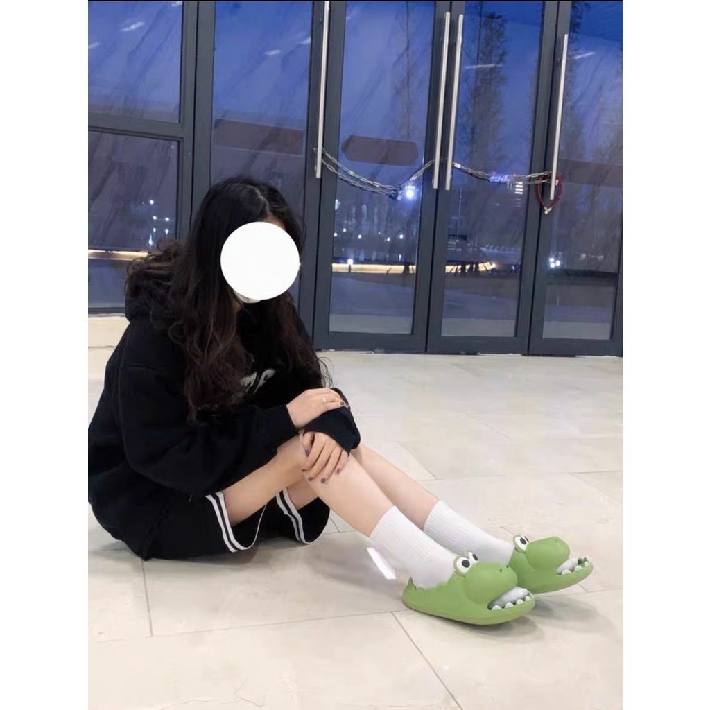 Dép quai ngang cá sấu cho nữ dép khủng long mắt to siêu cute phong cách Ulzzang có ảnh thật hottrend 2022