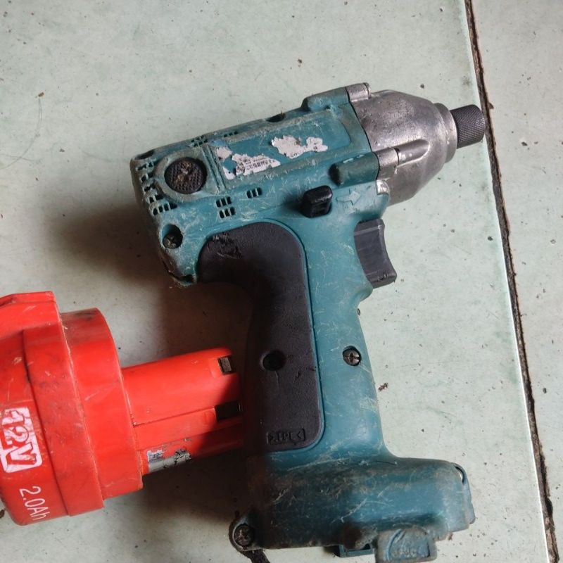 Máy bắn vít Makita 12v
