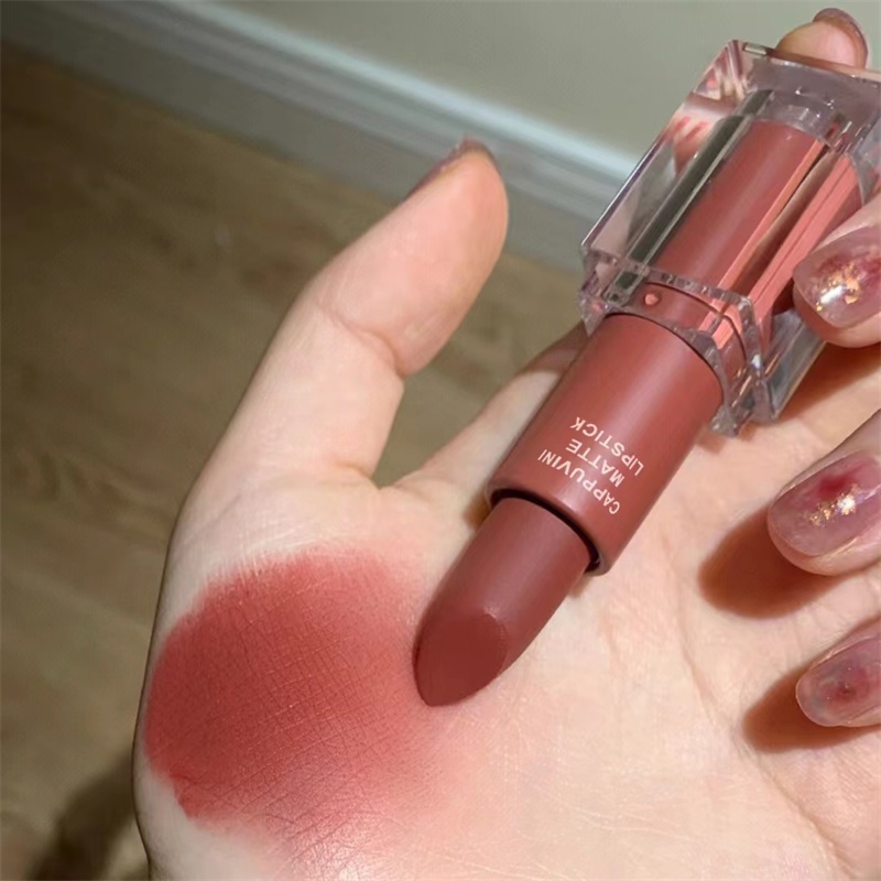 Son Kem Màu Lì Lâu Trôi Thiết Kế Chai Nhỏ Nhắn JP5