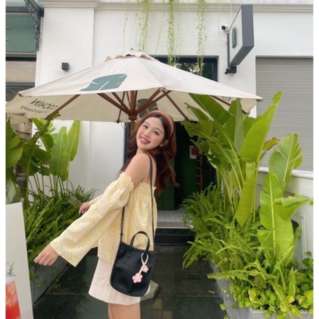 ÁO TRỄ VAI HOA NHÍ TAY DÀI