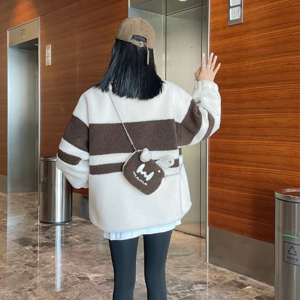 Áo Khoác Lông Unisex, Áo lông phối màu kẻ ngang kèm túi đeo chéo tai thỏ dày dặn form rộng Unisex Nam Nữ quynh.anh.1992