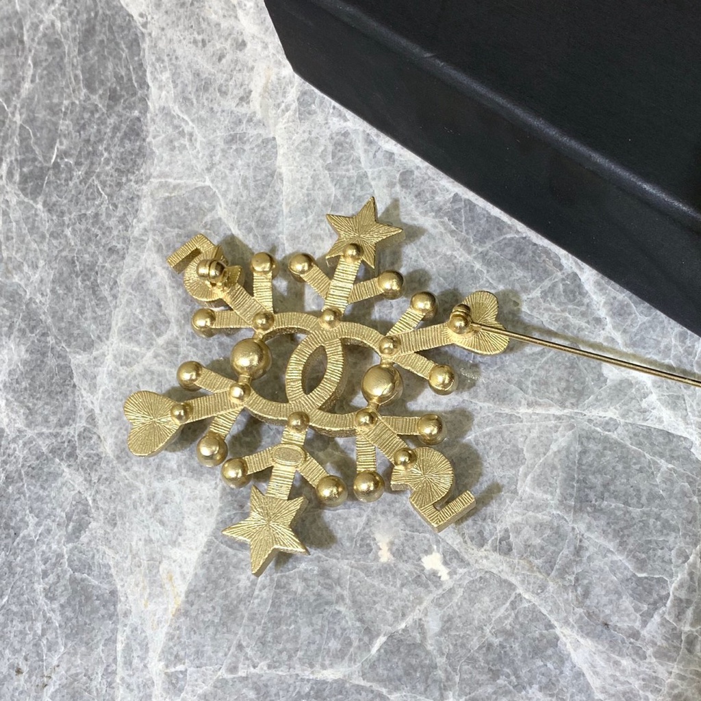 Ghim Cài Áo Hình Hai Chữ C Và Bông Tuyết Bằng Đồng Thau Nhám Thời Trang Thu